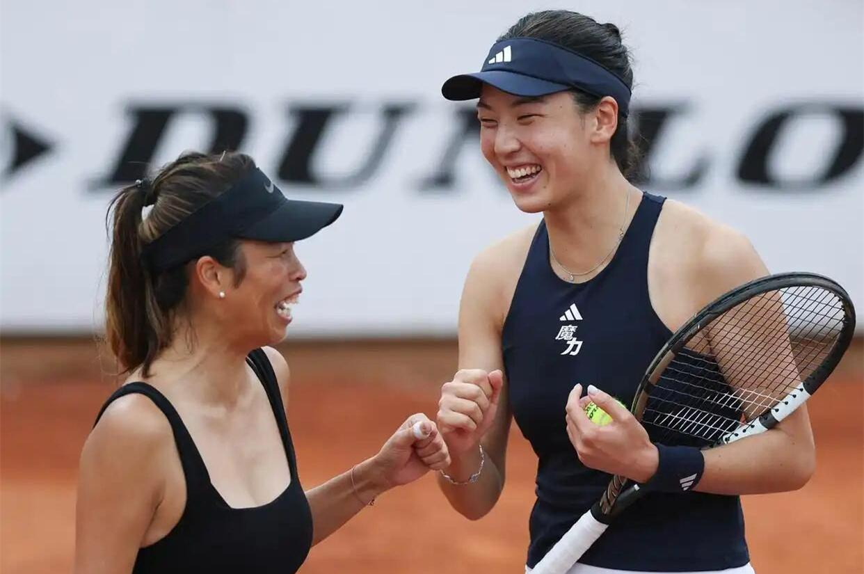 开云网站-又美又能打！王欣瑜女双2-0轻松闯关：24岁中国莎娃闪耀法网